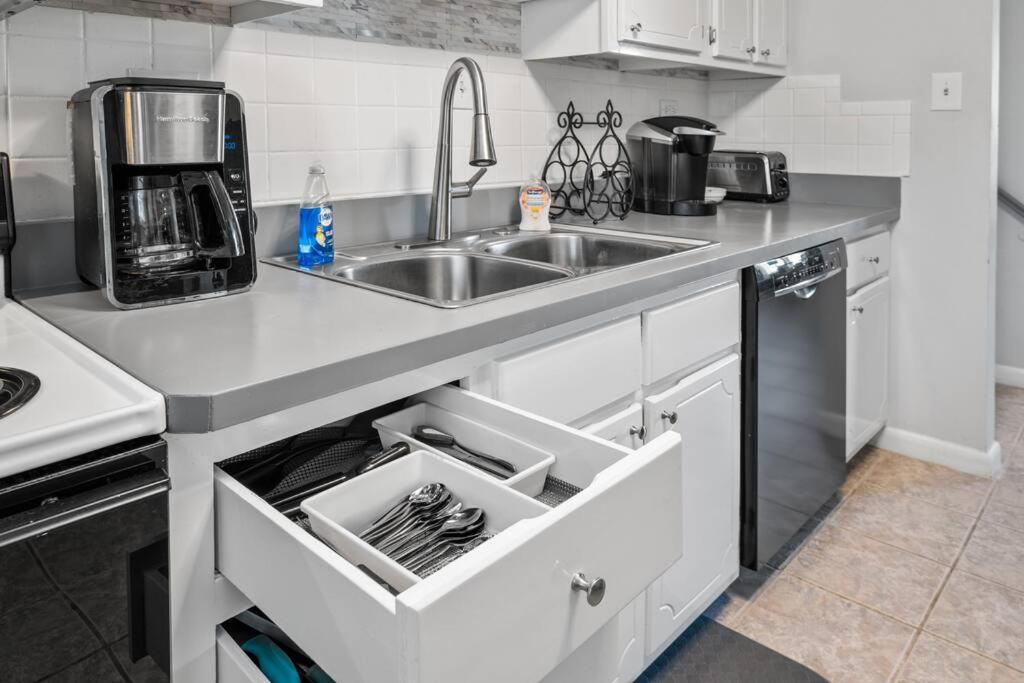 Stylish Haven 11 Minutes From The Richmond Airport Villa Exteriör bild